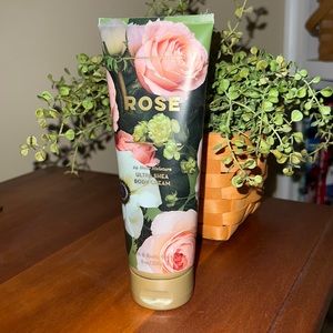 Bath and Body Works 8oz Body Cream - Rose scent - NWT